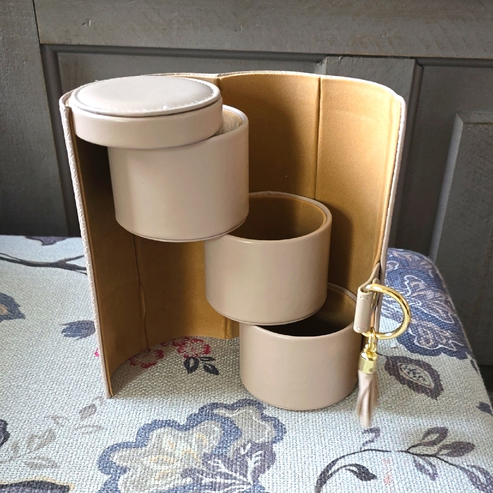 Brand NEW ~Elegant Beige Jewelry Organizer